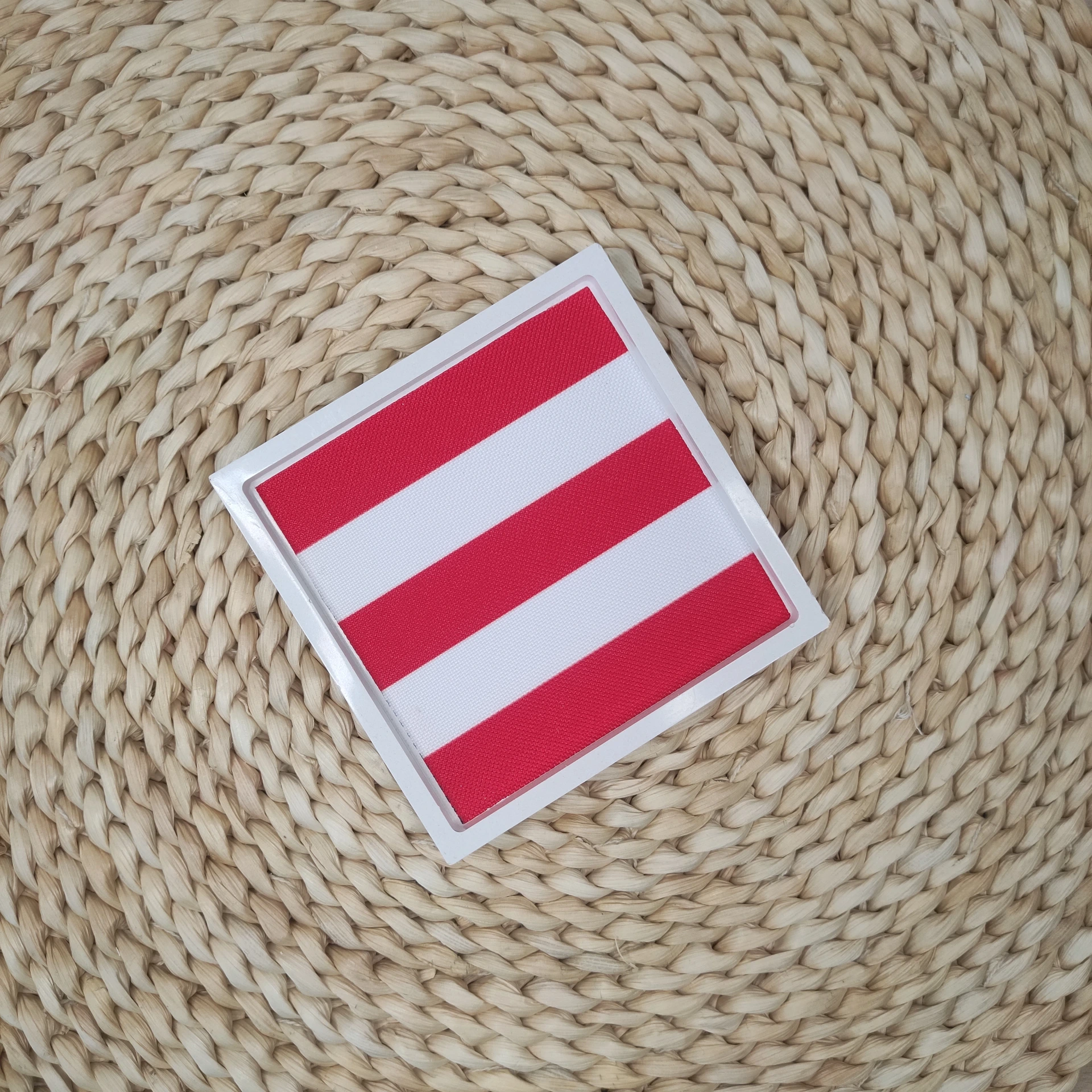 Vide poche Neliö rayé rouge/blanc