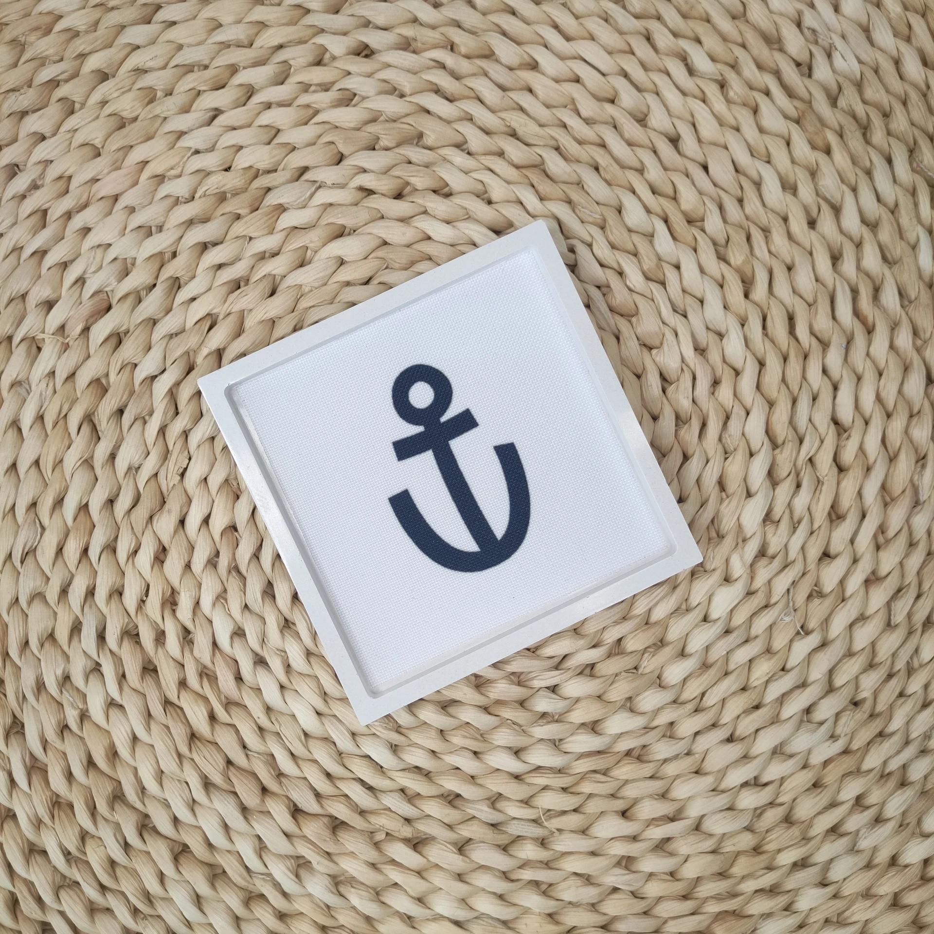 Vide poche Neliö blanc encre bleu marine